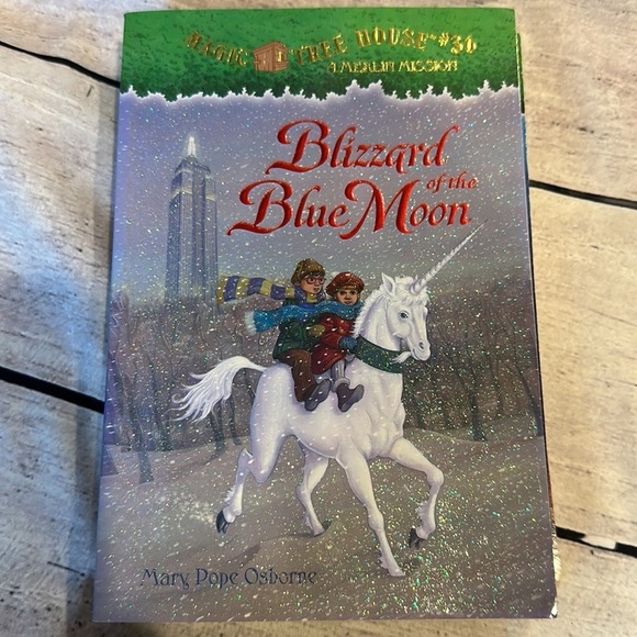 Magic Tree House Books Set of 5 Books - Picture 4 of 6